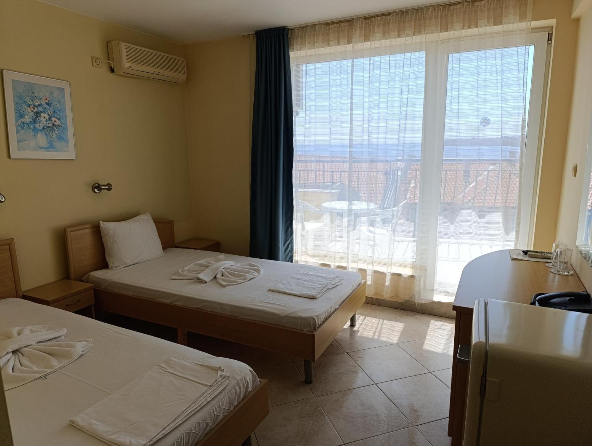 Семеен Хотел Бриз Sozopol Exterior foto