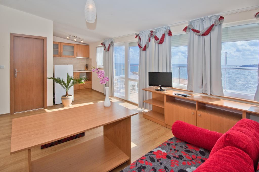 Семеен Хотел Бриз Sozopol Exterior foto